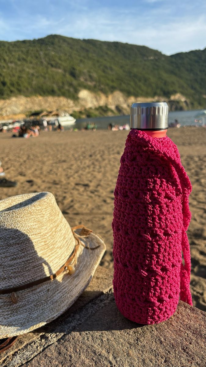 FUNDA DE BOTELLA CON CORREA